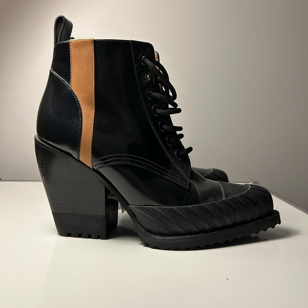 Chloé Rylee boots in great condition SZ 40 / Fits US 8-8.5
